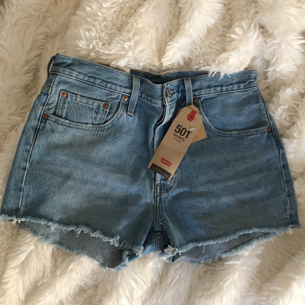 NWT Women’s Levi’s 501 High Rise Jean Shorts Size 30